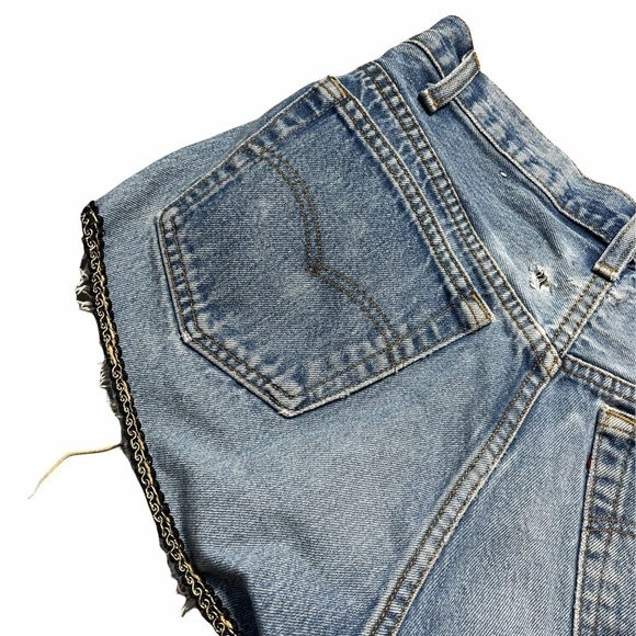 Urban Renewal Medium Wash Raw Hem Jean Shorts S - Picture 5 of 7